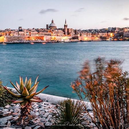 Exceptional 3-Bedroom Apartment, Sliema - Tigne Point! Екстериор снимка