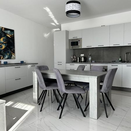 Exceptional 3-Bedroom Apartment, Sliema - Tigne Point! Екстериор снимка