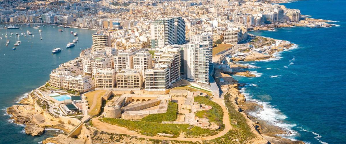 Exceptional 3-Bedroom Apartment, Sliema - Tigne Point! Екстериор снимка