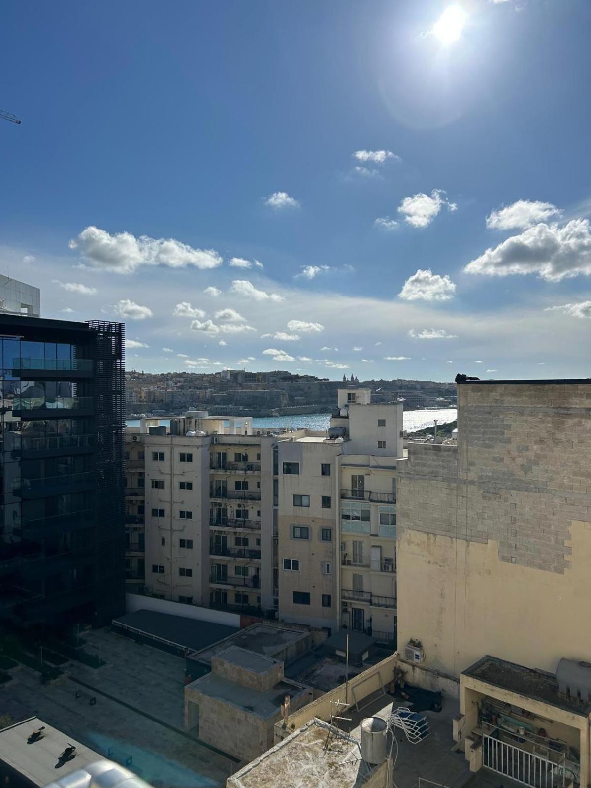 Exceptional 3-Bedroom Apartment, Sliema - Tigne Point! Екстериор снимка