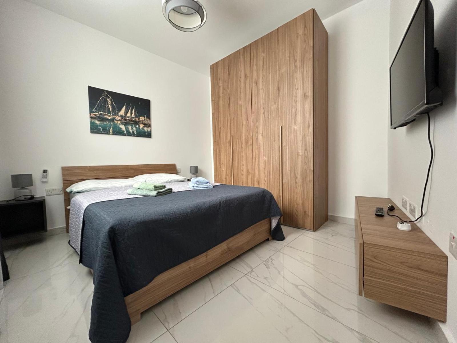 Exceptional 3-Bedroom Apartment, Sliema - Tigne Point! Екстериор снимка