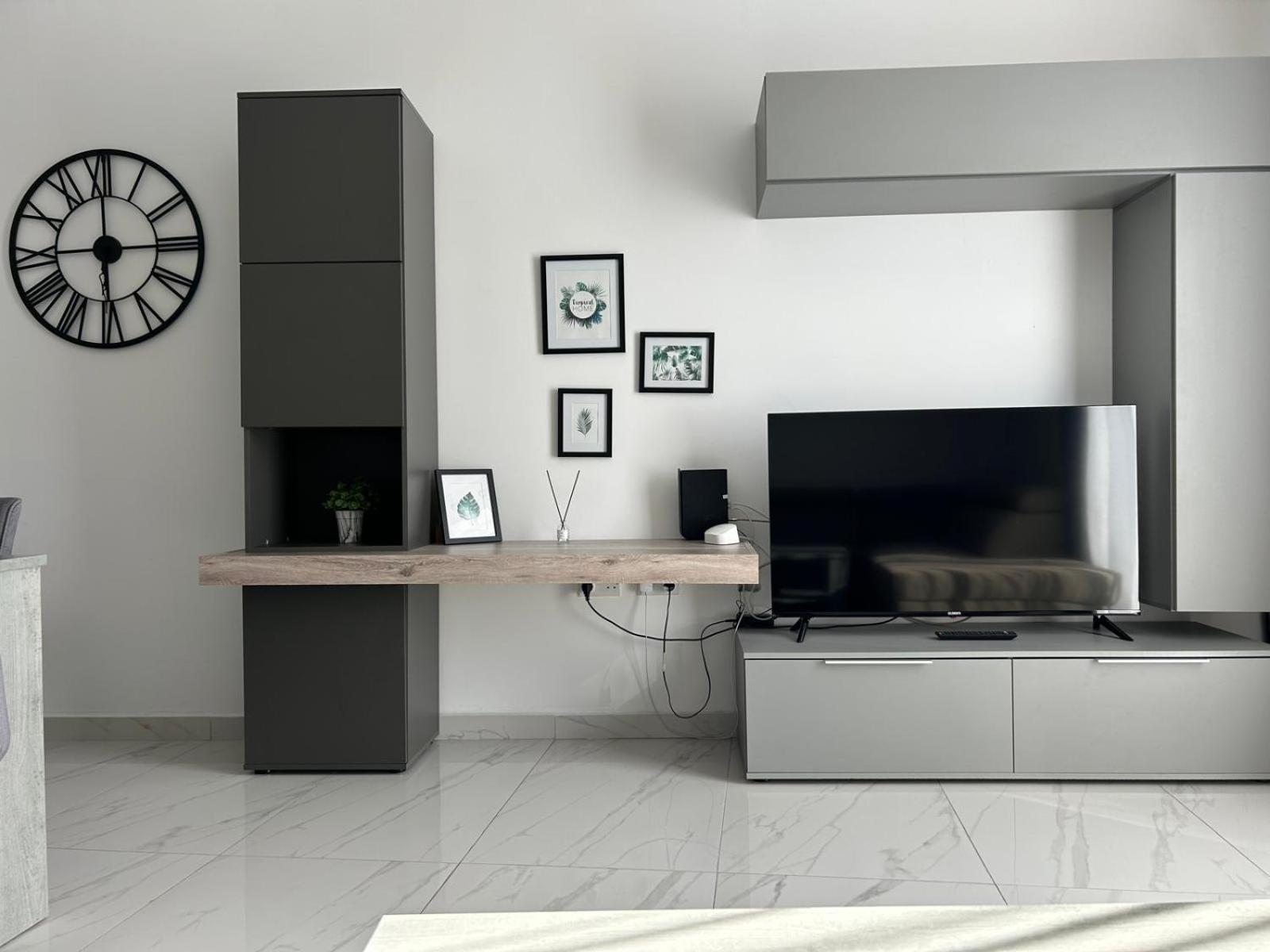 Exceptional 3-Bedroom Apartment, Sliema - Tigne Point! Екстериор снимка