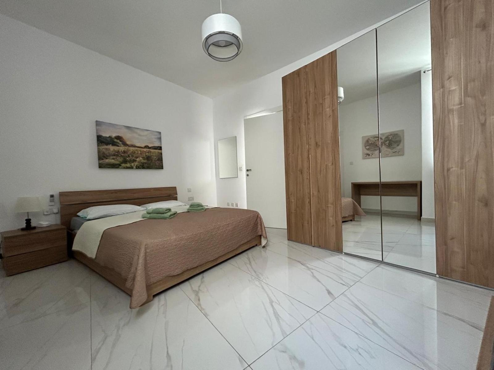 Exceptional 3-Bedroom Apartment, Sliema - Tigne Point! Екстериор снимка