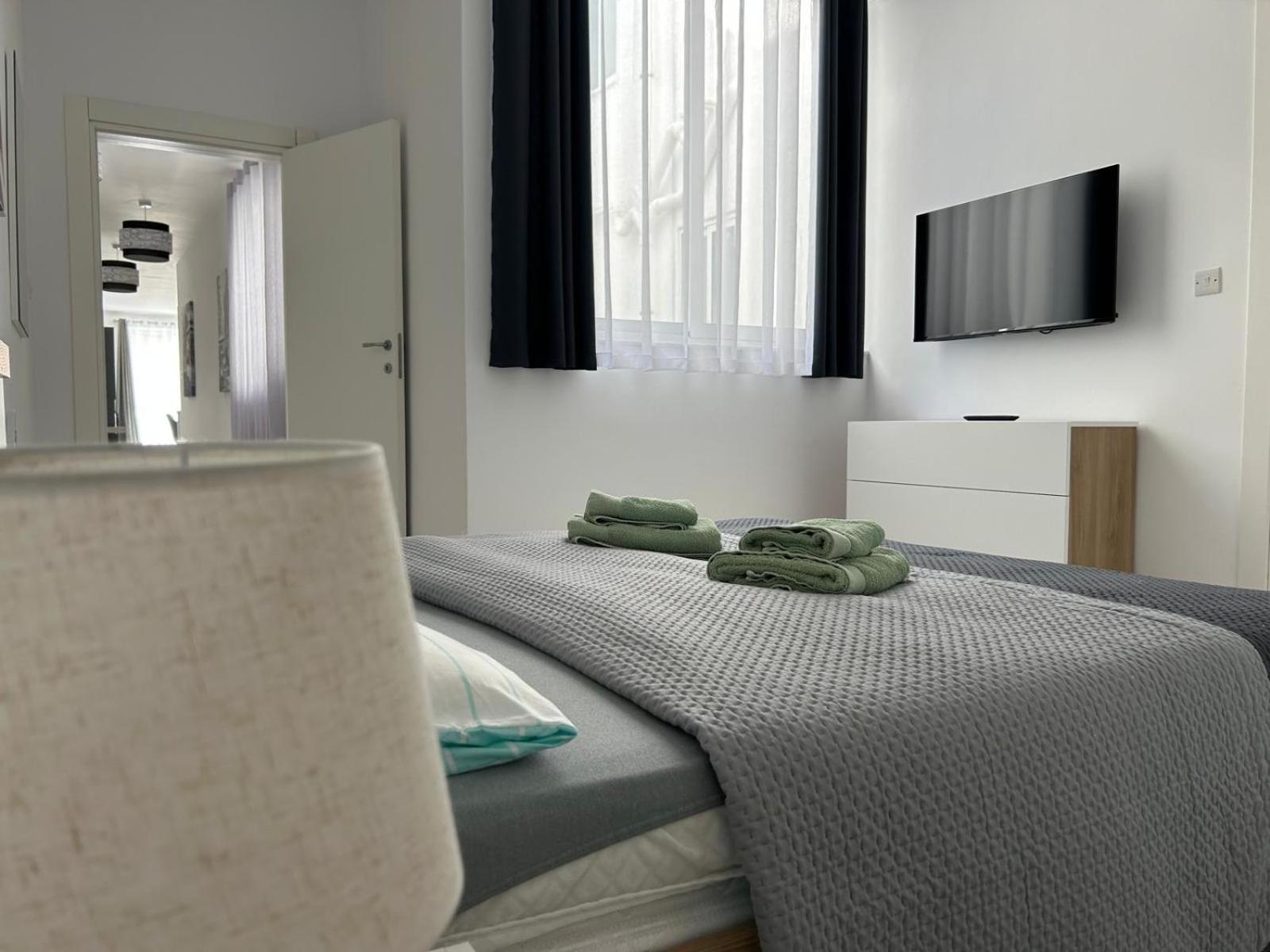 Exceptional 3-Bedroom Apartment, Sliema - Tigne Point! Екстериор снимка