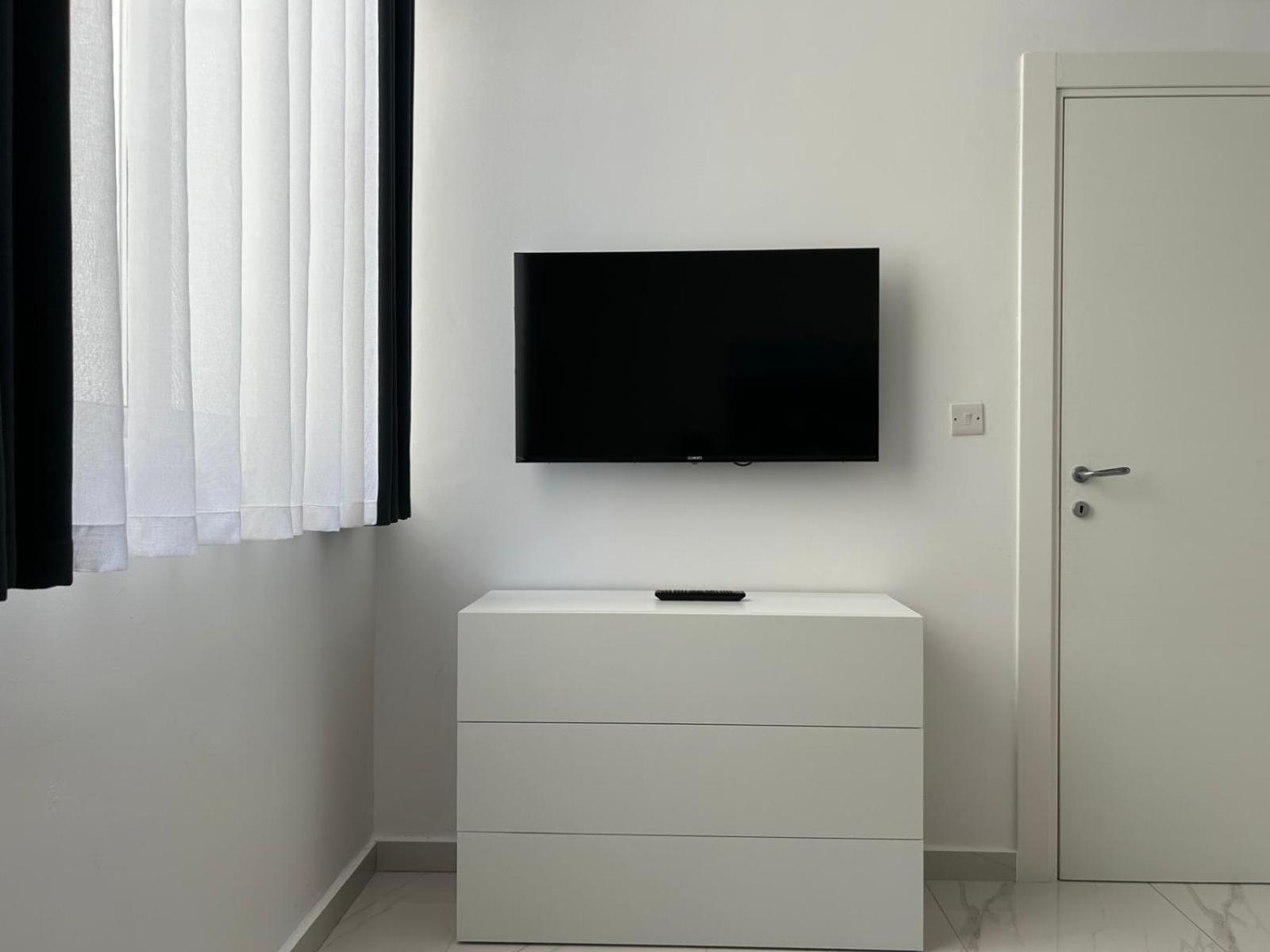 Exceptional 3-Bedroom Apartment, Sliema - Tigne Point! Екстериор снимка